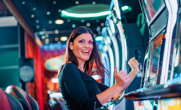 hoye555 platform showing live casino table, sportsbook markets, and slot games on mobile interface