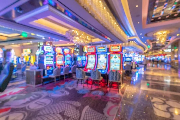 hoye555 Crash game interface showing multiplier counter and cash-out button on mobile screen